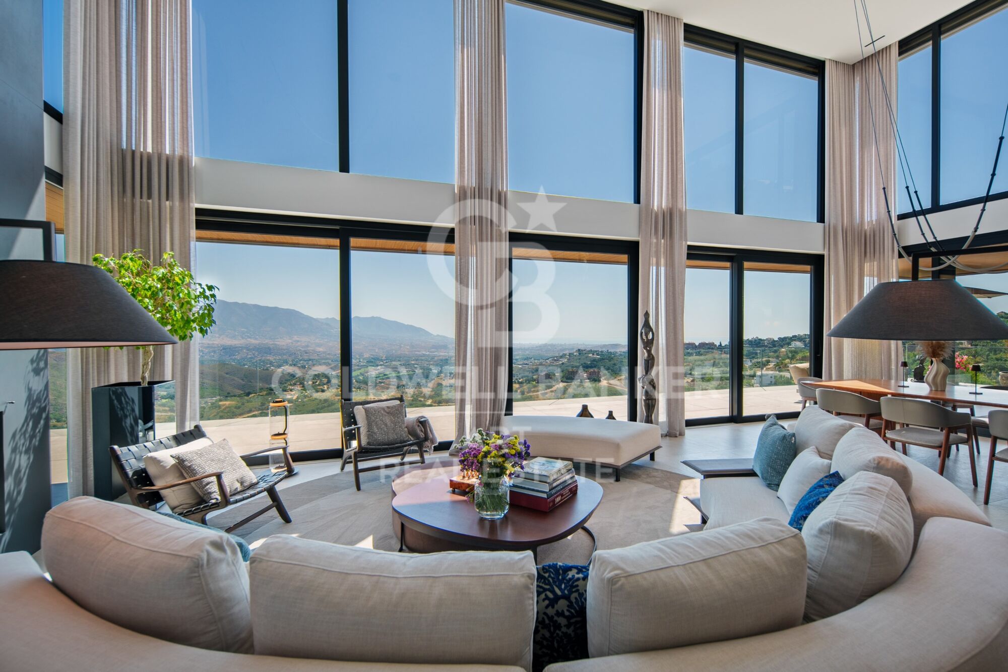 Spectaculaire villa sur plan, située dans l'enclave exclusive de La Mairena, Marbella