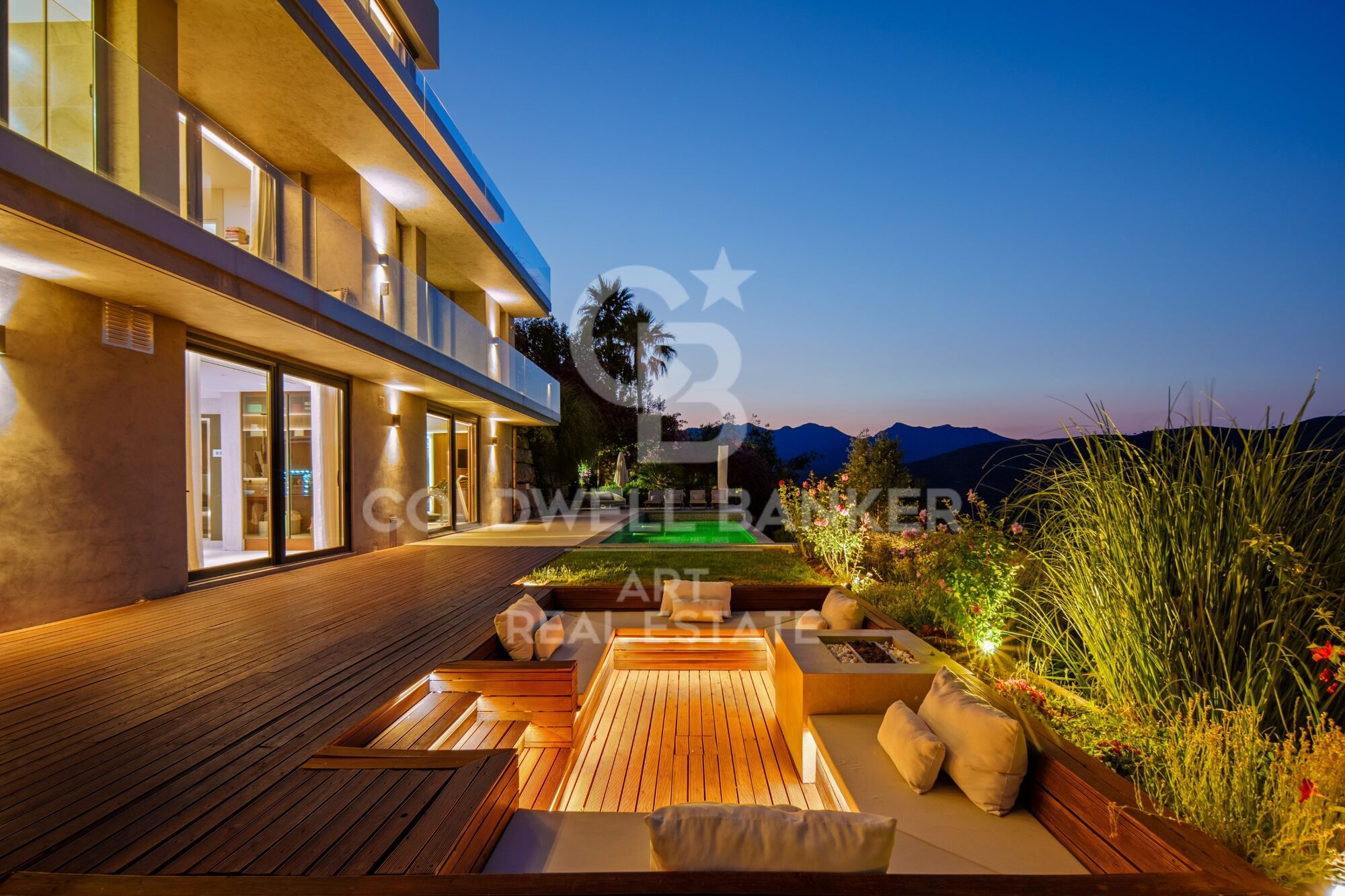 Spectaculaire villa sur plan, située dans l'enclave exclusive de La Mairena, Marbella