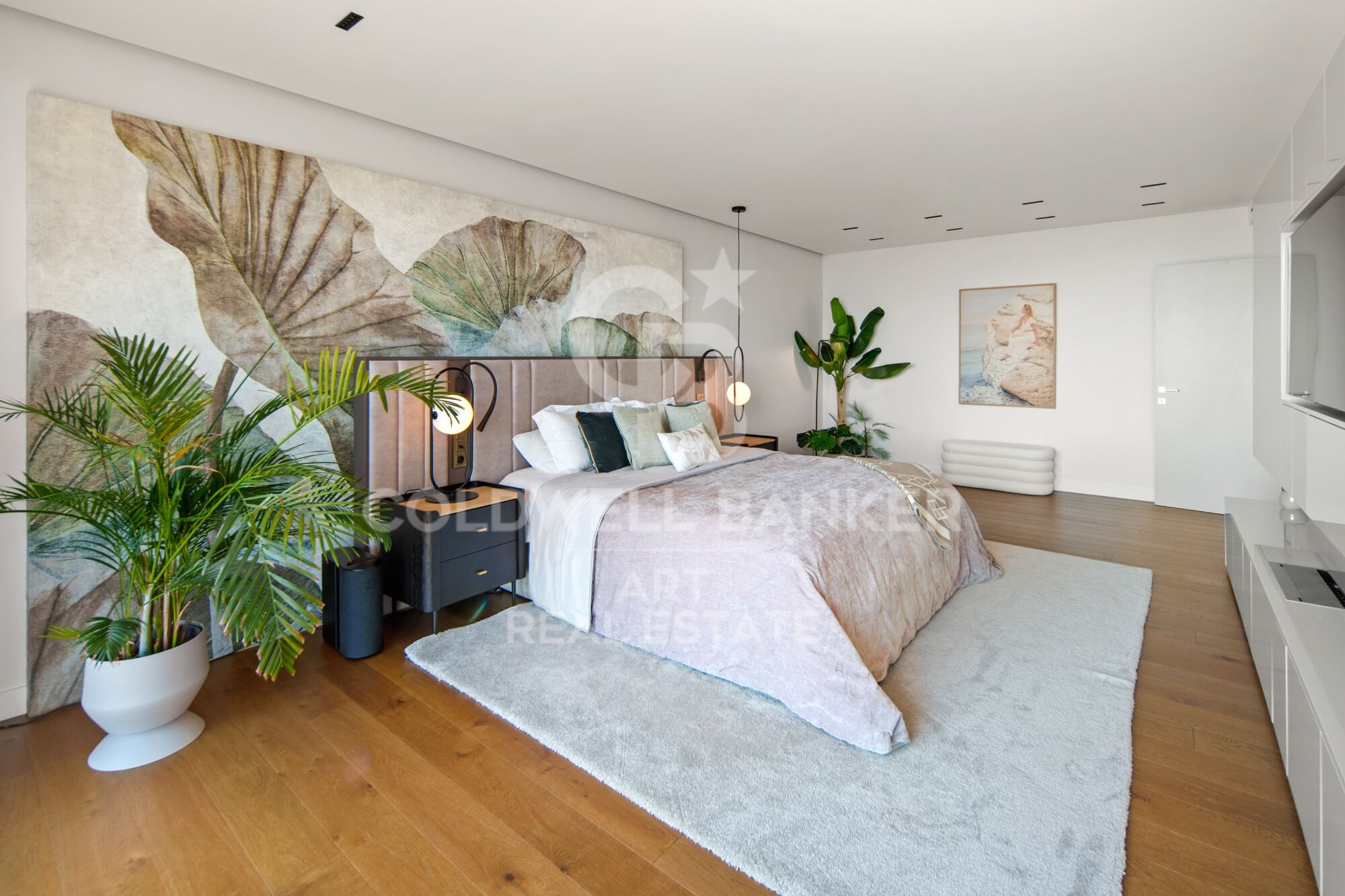 Spectacular villa on plan, located in the exclusive enclave of La Mairena, Marbella