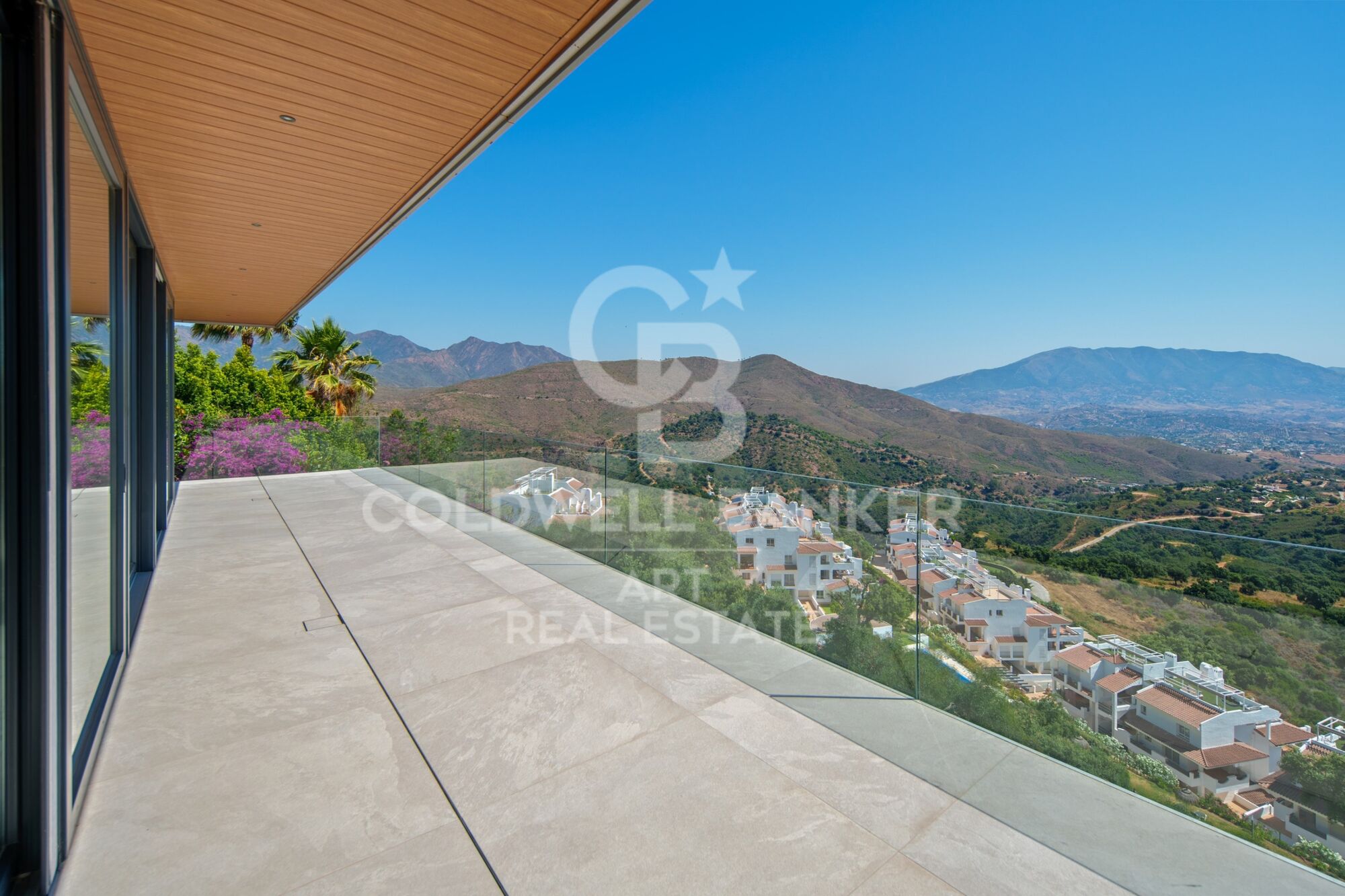 Spectacular villa on plan, located in the exclusive enclave of La Mairena, Marbella