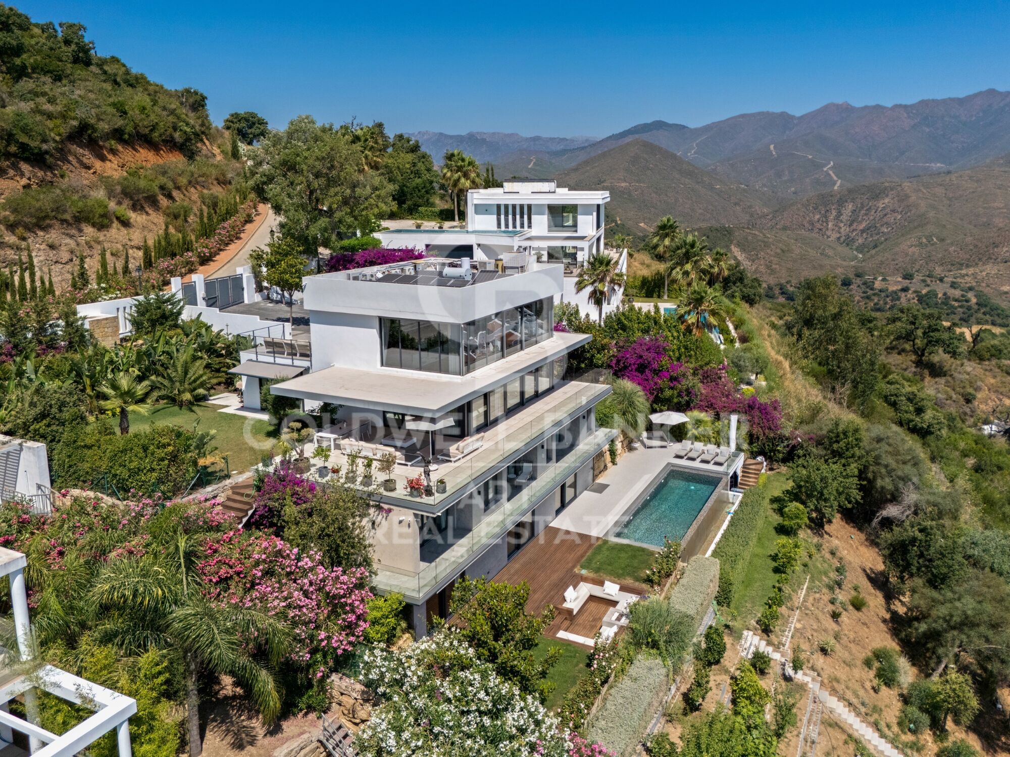 Spectacular villa on plan, located in the exclusive enclave of La Mairena, Marbella