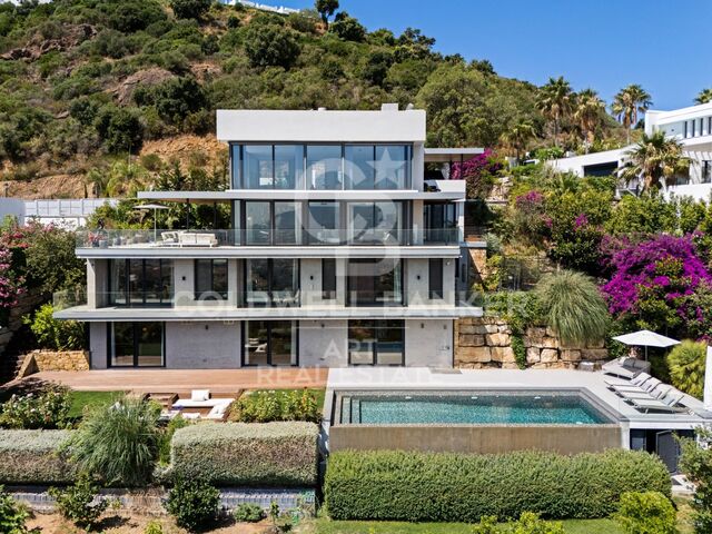 Spectaculaire villa sur plan, située dans l'enclave exclusive de La Mairena, Marbella