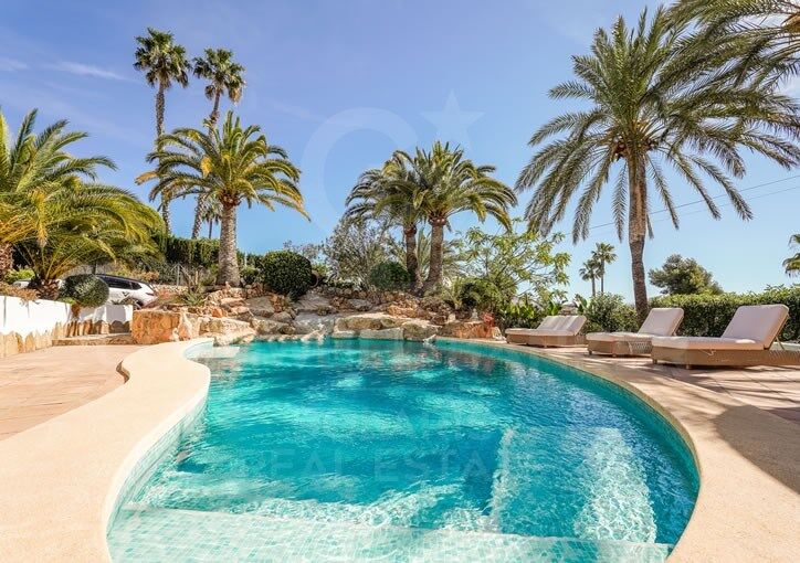 Magnifica Villa de estilo ibicenco con casa de invitados en La Lluca, Jávea