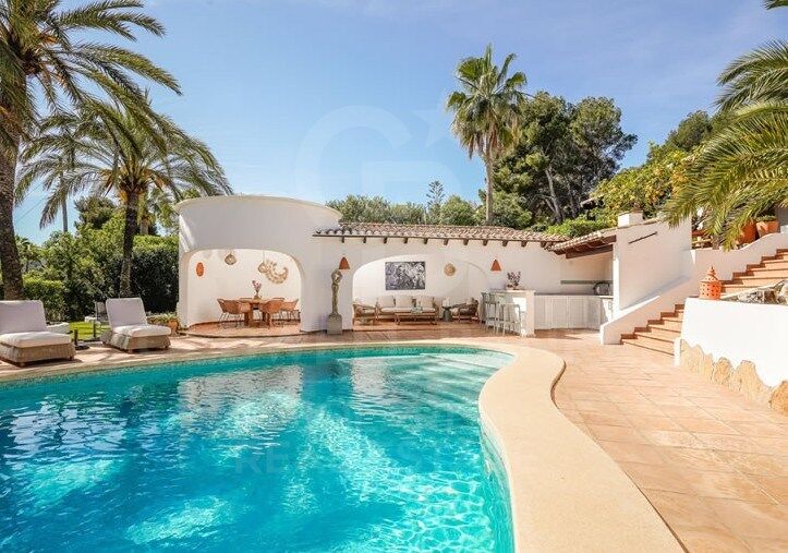 Magnifica Villa de estilo ibicenco con casa de invitados en La Lluca, Jávea