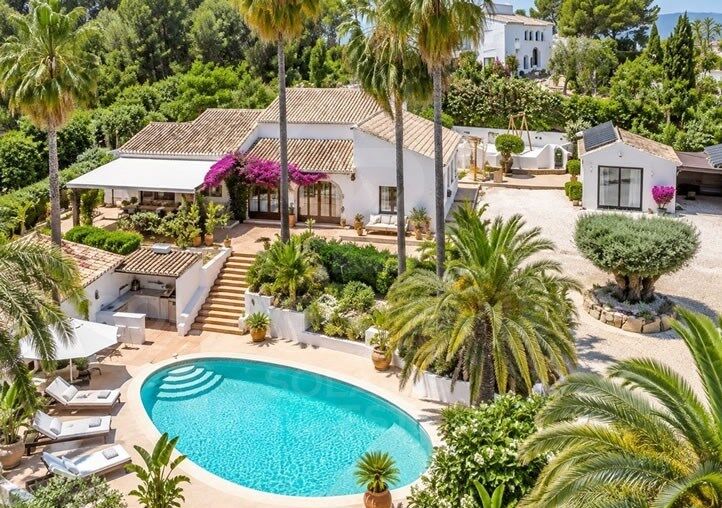 Magnifica Villa de estilo ibicenco con casa de invitados en La Lluca, Jávea