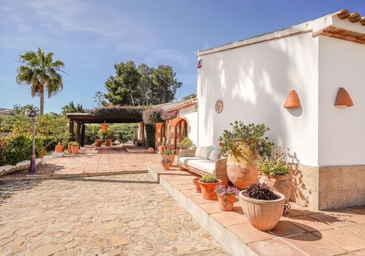 Magnifica Villa de estilo ibicenco con casa de invitados en La Lluca, Jávea