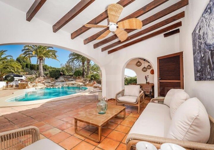 Magnifica Villa de estilo ibicenco con casa de invitados en La Lluca, Jávea