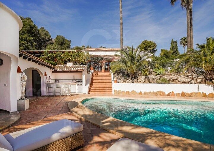 Magnifica Villa de estilo ibicenco con casa de invitados en La Lluca, Jávea