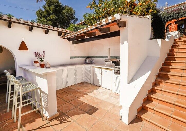Magnifica Villa de estilo ibicenco con casa de invitados en La Lluca, Jávea