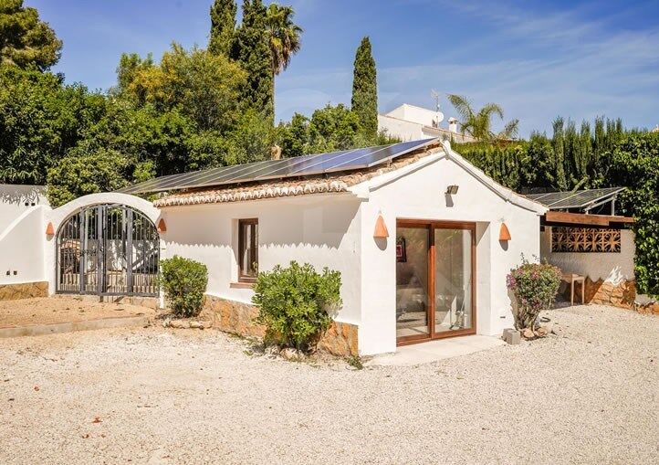 Magnifica Villa de estilo ibicenco con casa de invitados en La Lluca, Jávea