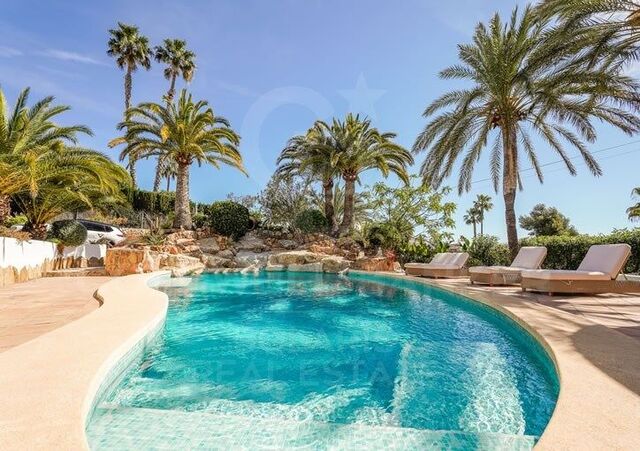 Magnificent Ibiza-style villa with guest house in La Lluca, Javea