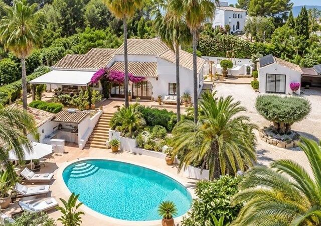 Magnifica Villa de estilo ibicenco con casa de invitados en La Lluca, Jávea