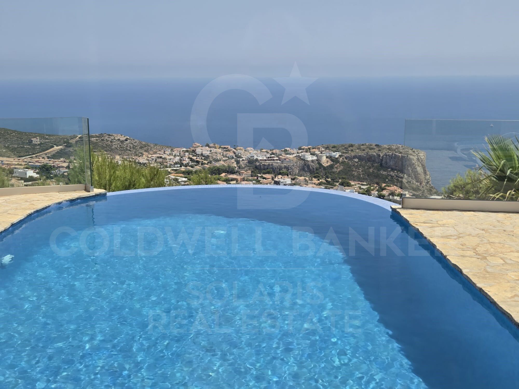 Exclusiva villa con espectaculares vistas al mar, piscina infinity y orientación sureste