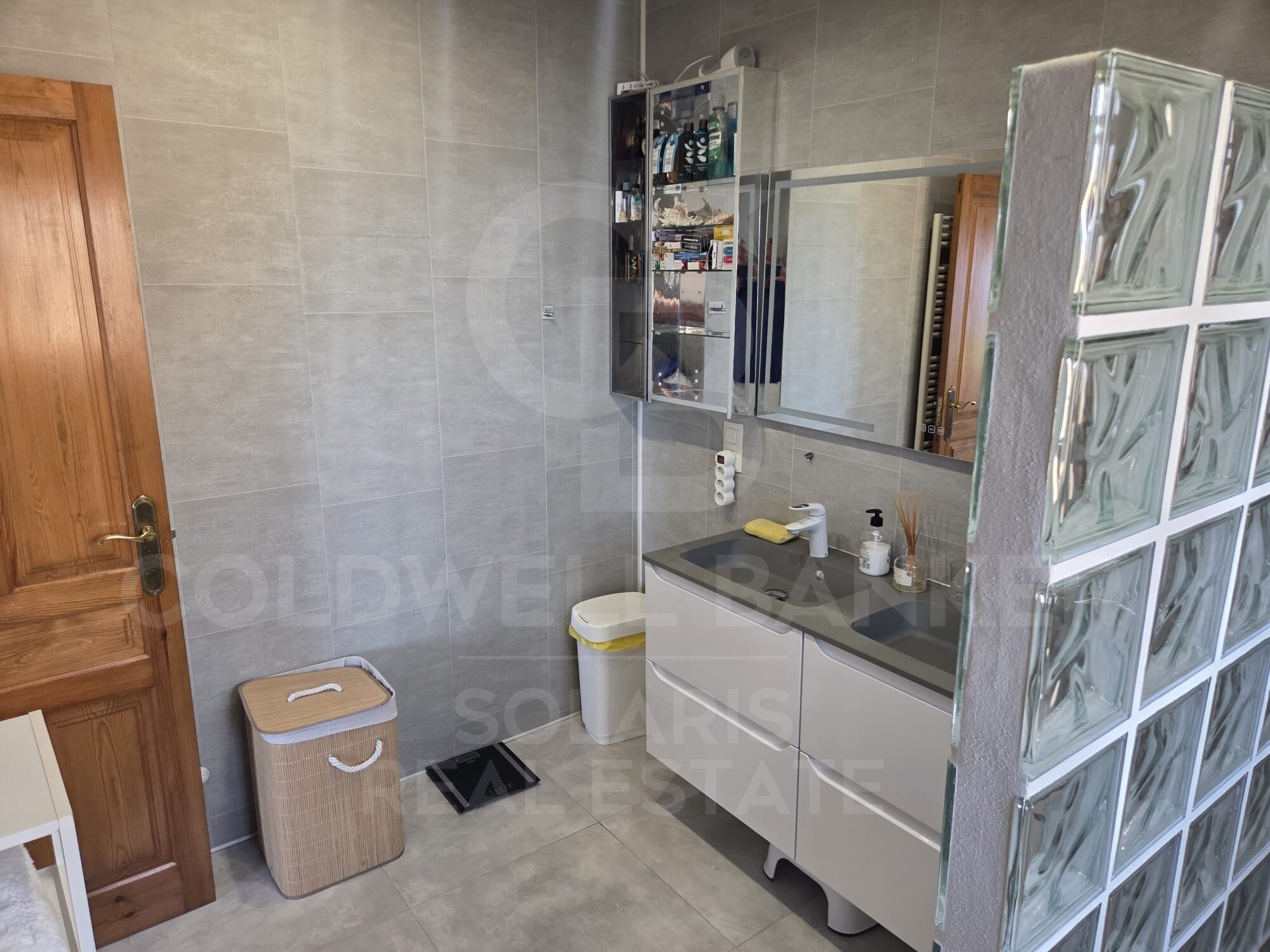 Exclusiva villa con espectaculares vistas al mar, piscina infinity y orientación sureste