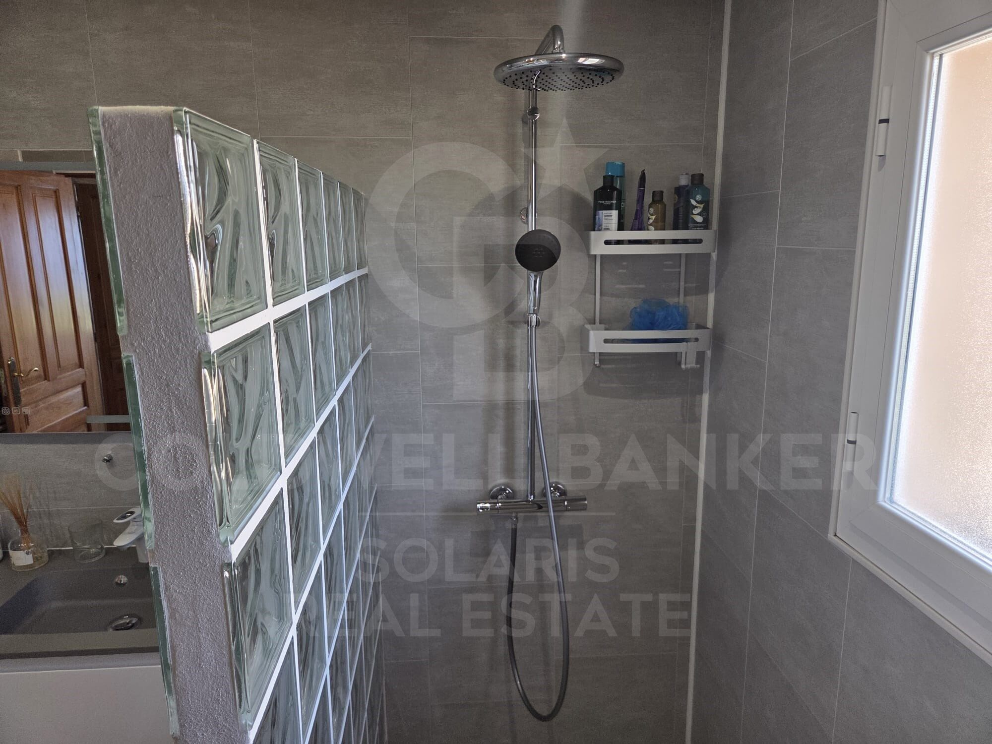 Exclusiva villa con espectaculares vistas al mar, piscina infinity y orientación sureste