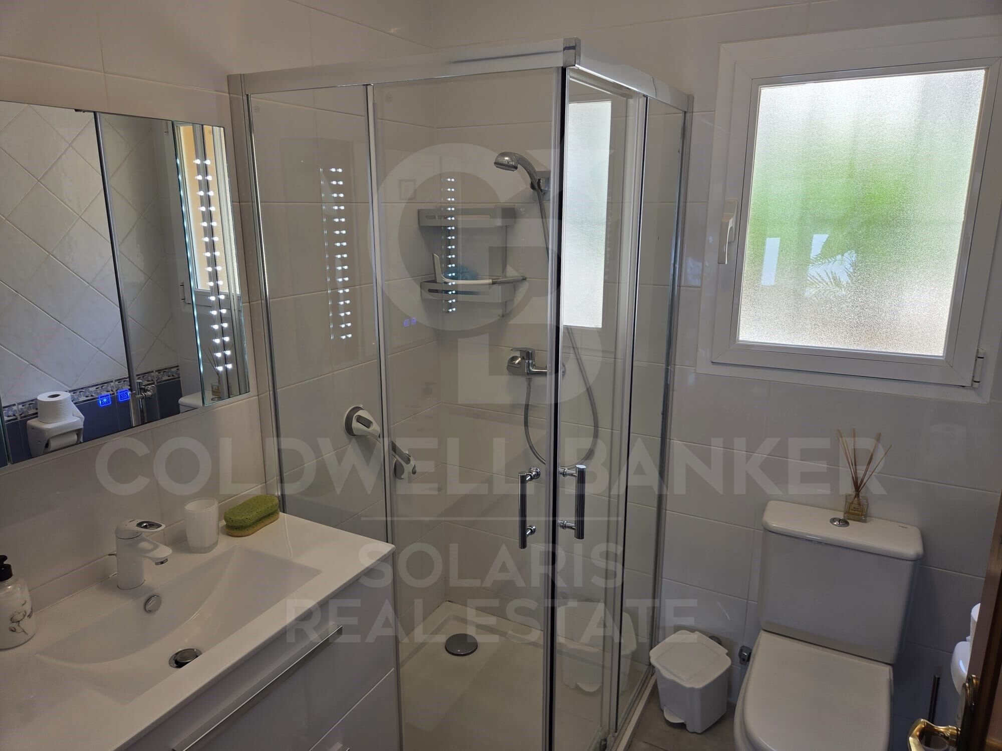 Exclusiva villa con espectaculares vistas al mar, piscina infinity y orientación sureste