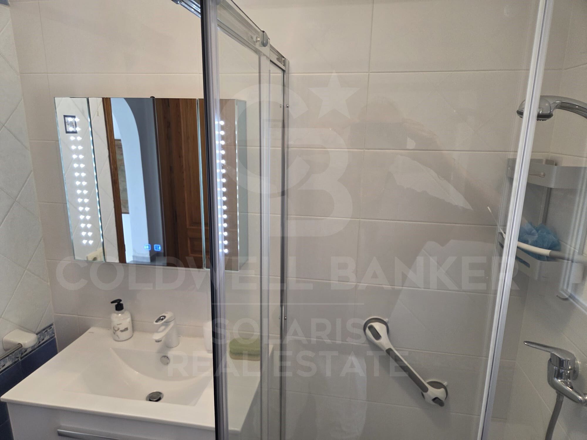 Exclusiva villa con espectaculares vistas al mar, piscina infinity y orientación sureste