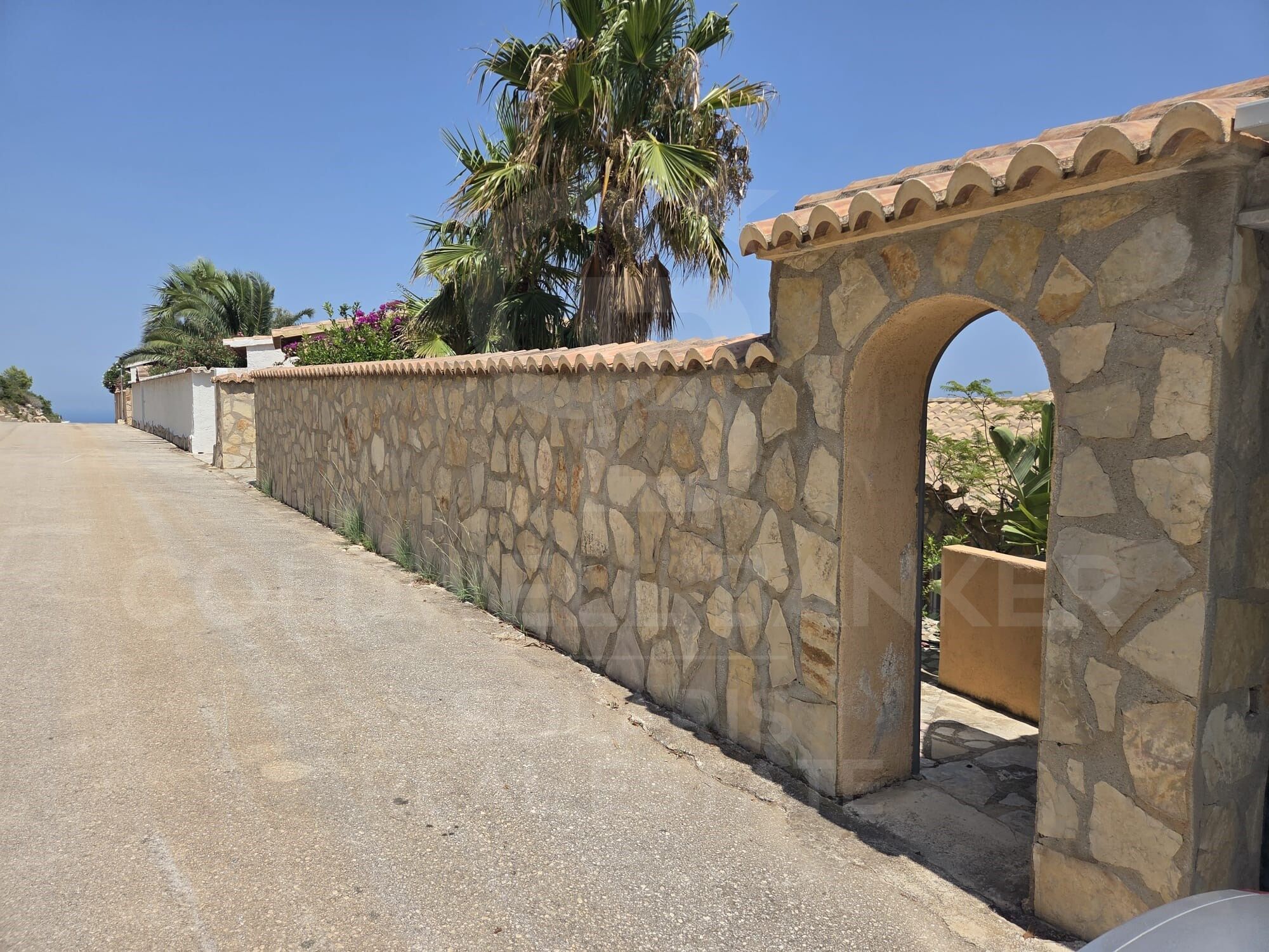 Exclusiva villa con espectaculares vistas al mar, piscina infinity y orientación sureste