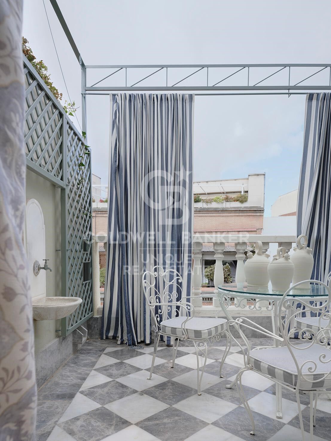 Renoviertes Penthouse mit zwei Schlafzimmern und Terrasse in Justicia