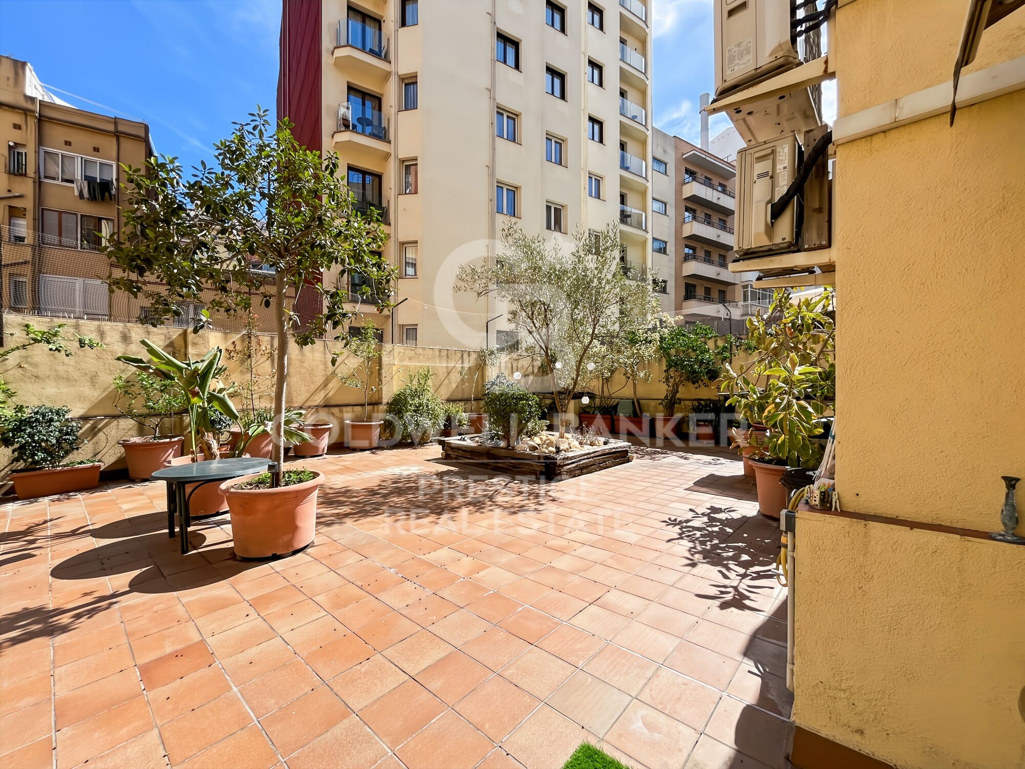 Appartement avec terrasse en location saisonnière à El Clot