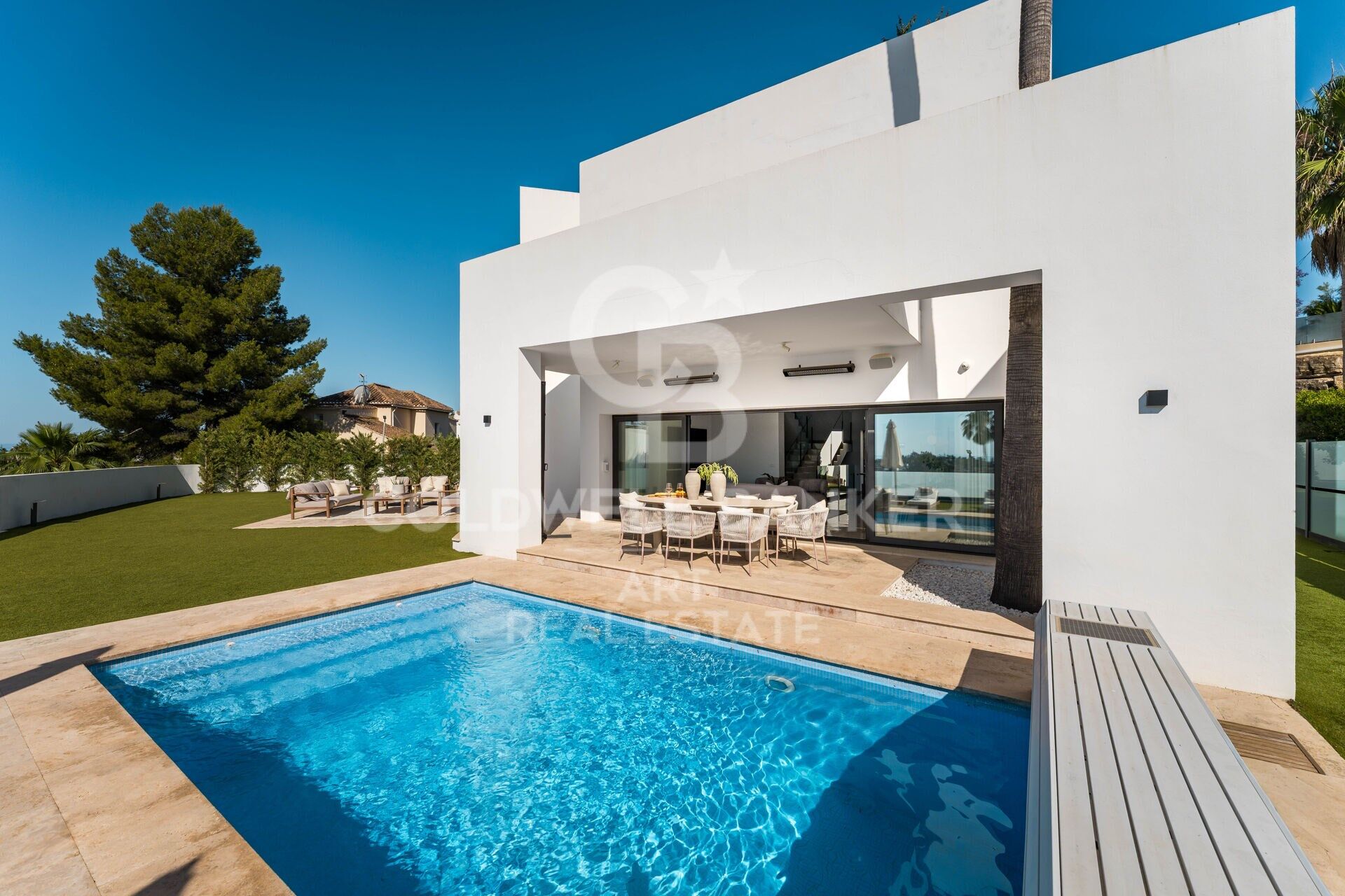 Villa contemporaine en première ligne de golf à Atalaya- Estepona