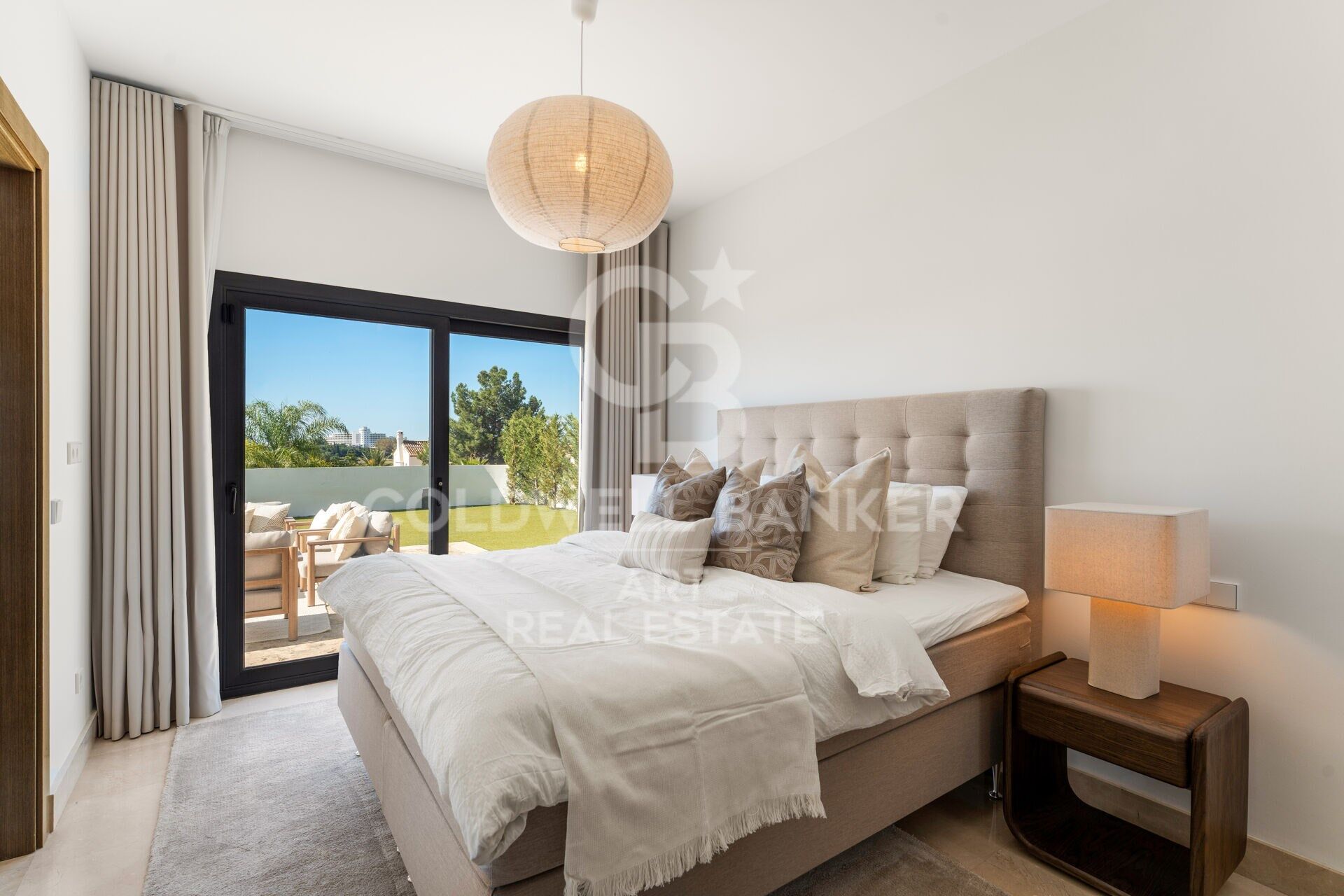Villa contemporaine en première ligne de golf à Atalaya- Estepona