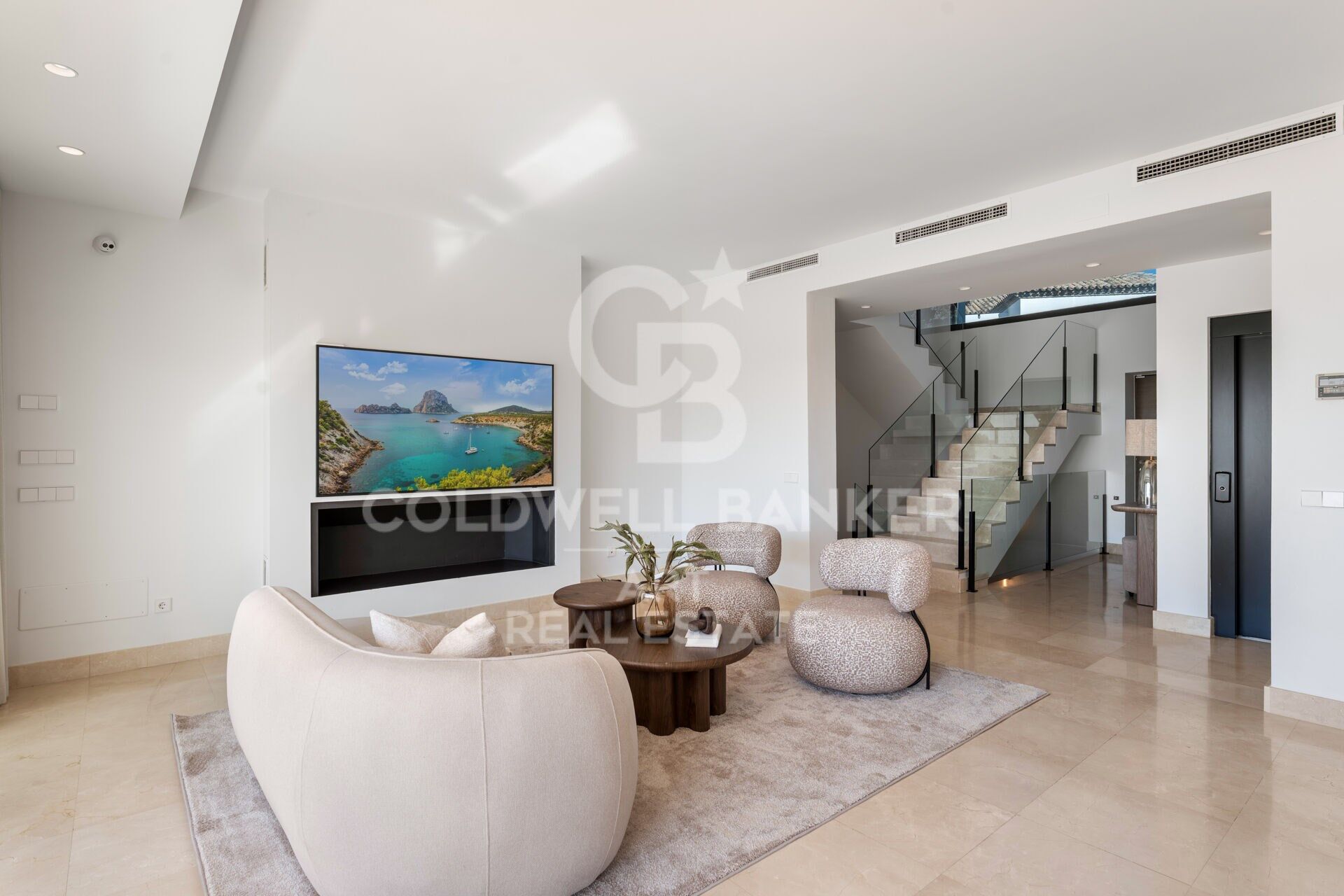 Contemporary villa on the first line of Golf in Atalaya- Estepona