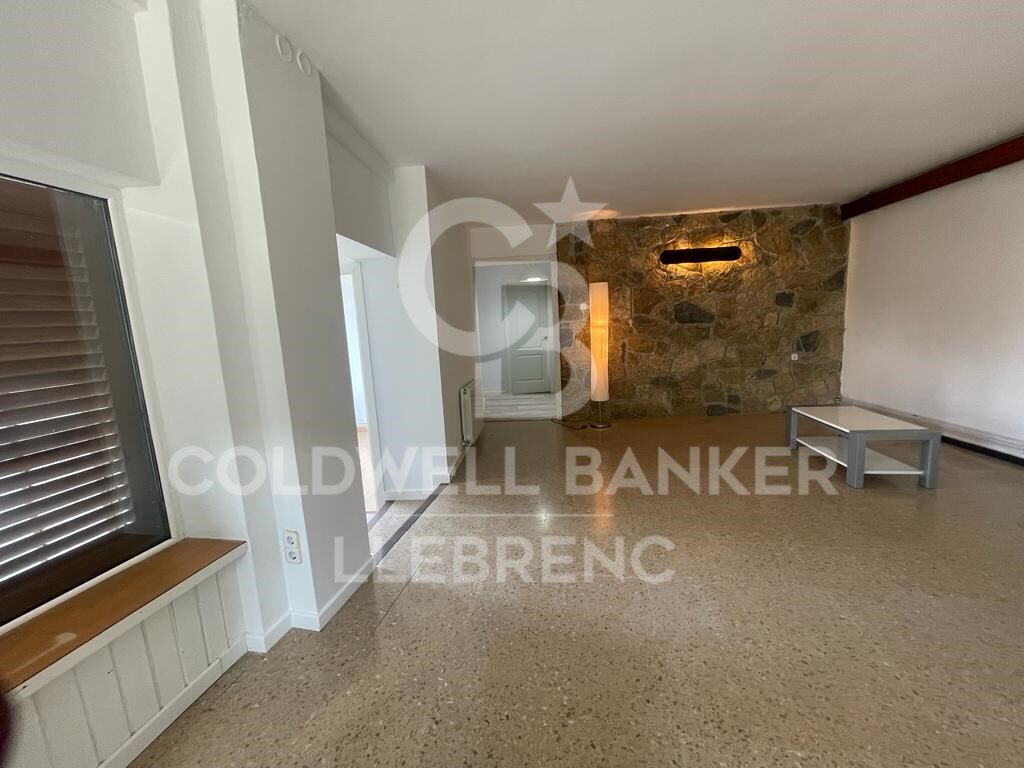 Apartment for rent in Vallvidrera with terrace and garden.