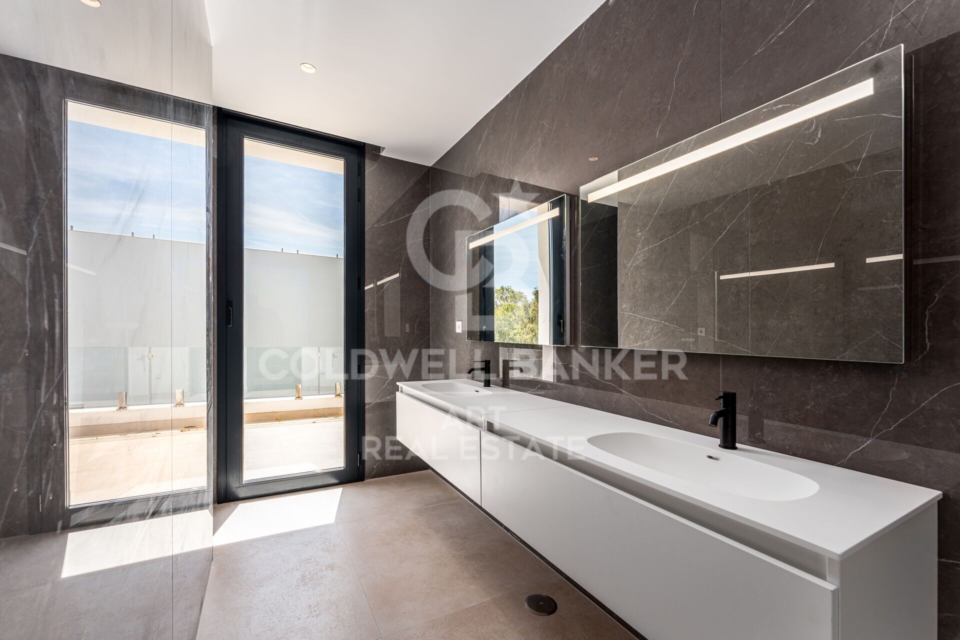 Moderne Villa mit Solarium in Estepona