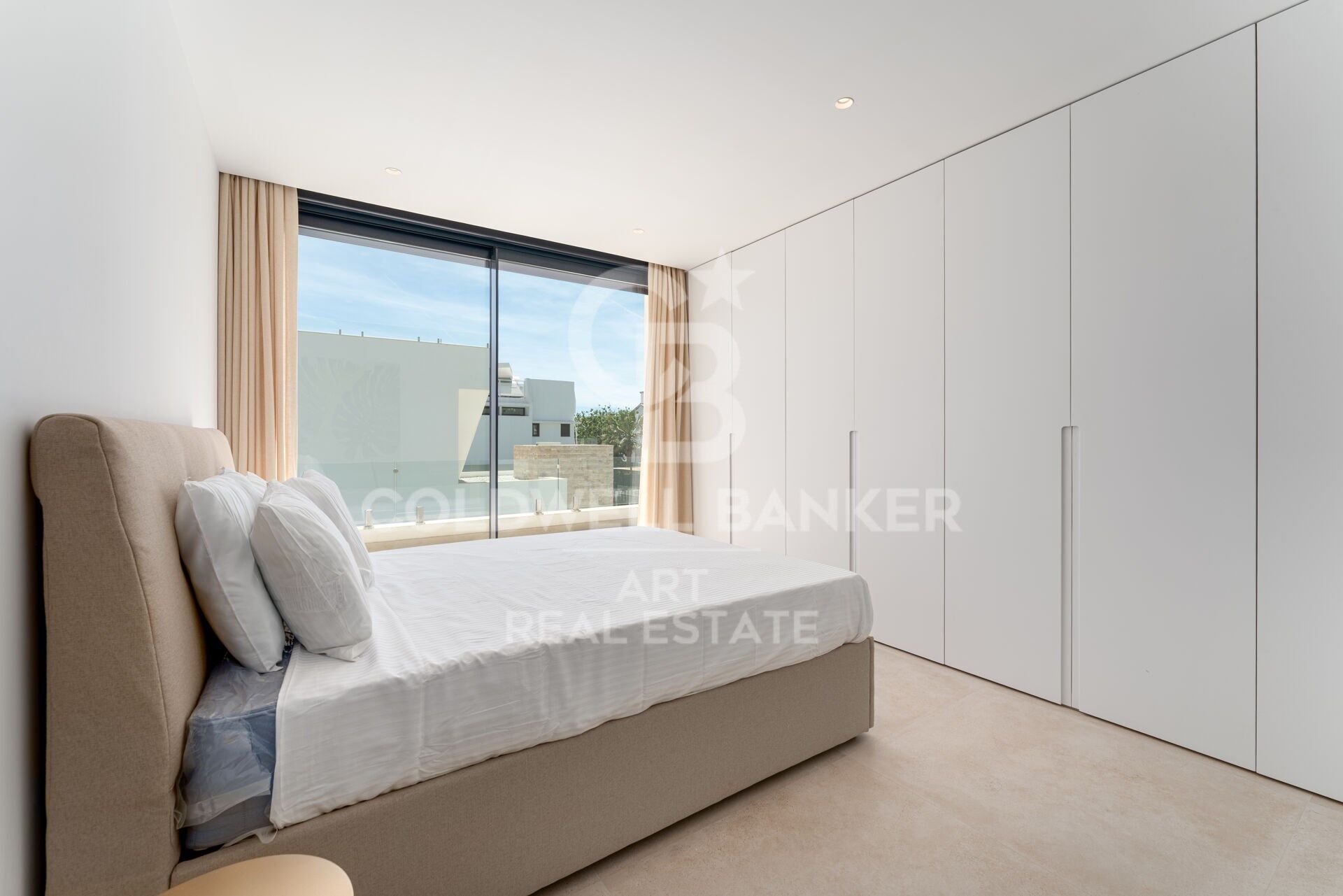 Modern villa with solarium in Estepona