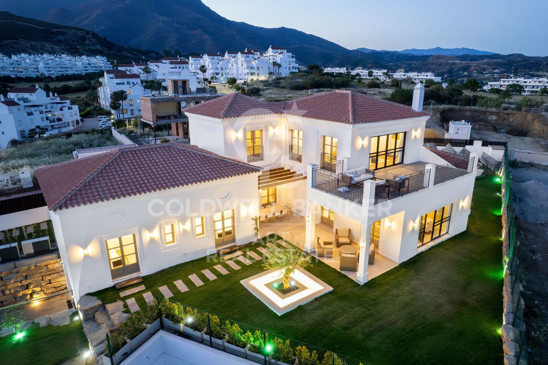 Villa moderna y de diseño con vistas al mar en Valle Romano - Estepona