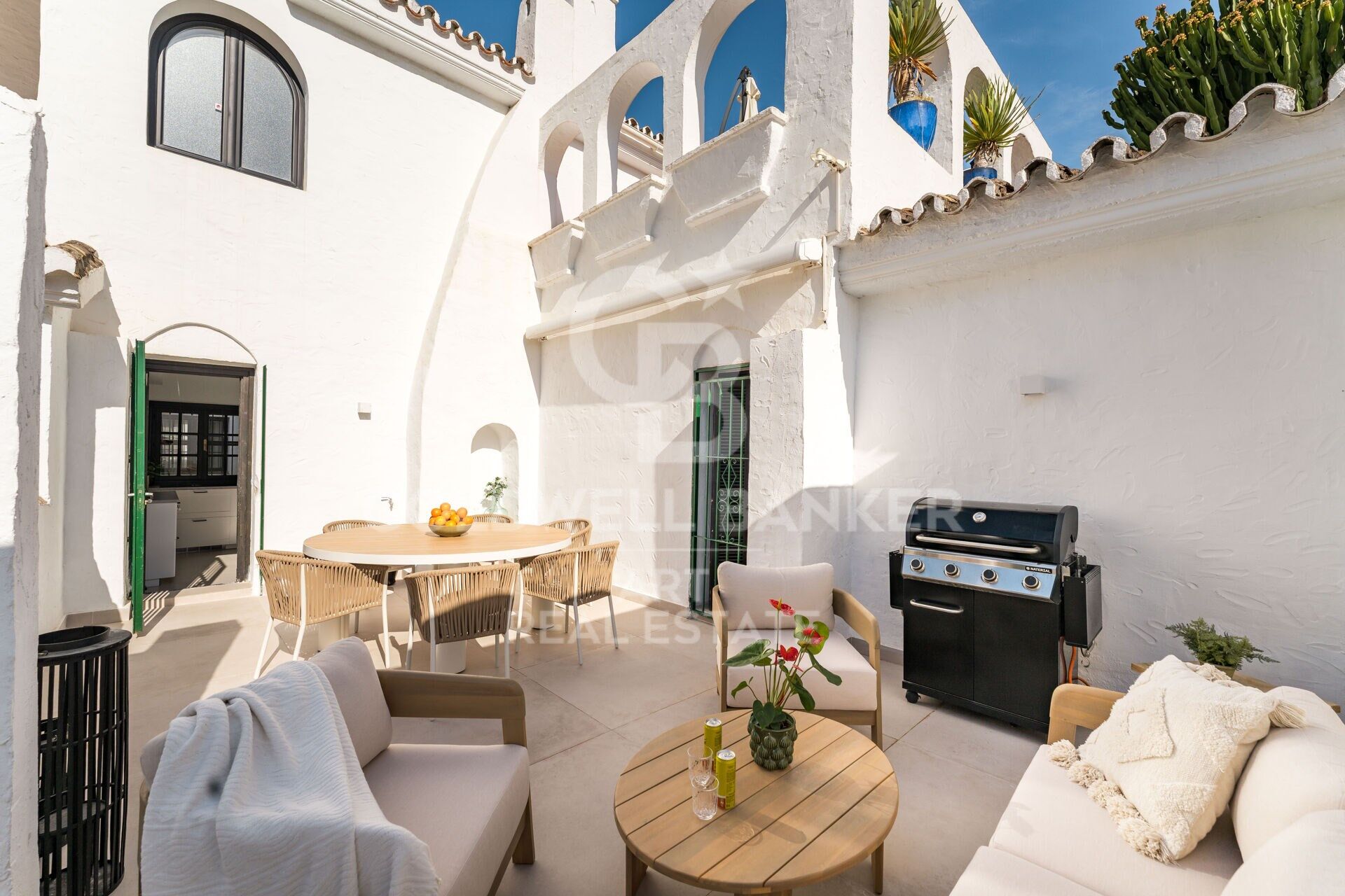Komplett renovierte Wohnung mit einer privilegierten Lage in Nueva Andalucía