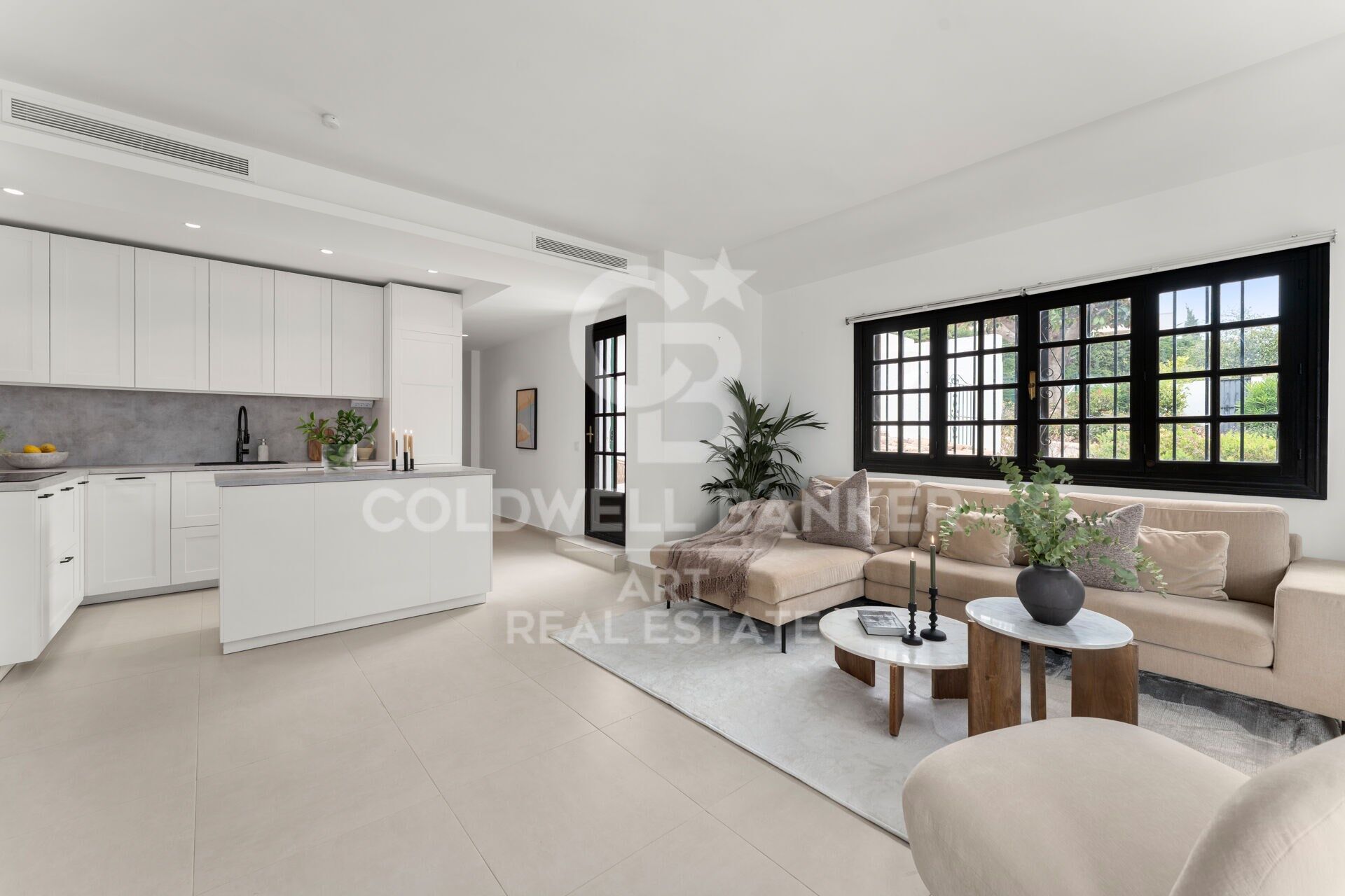 Appartement entièrement rénové avec un emplacement privilégié à Nueva Andalucía