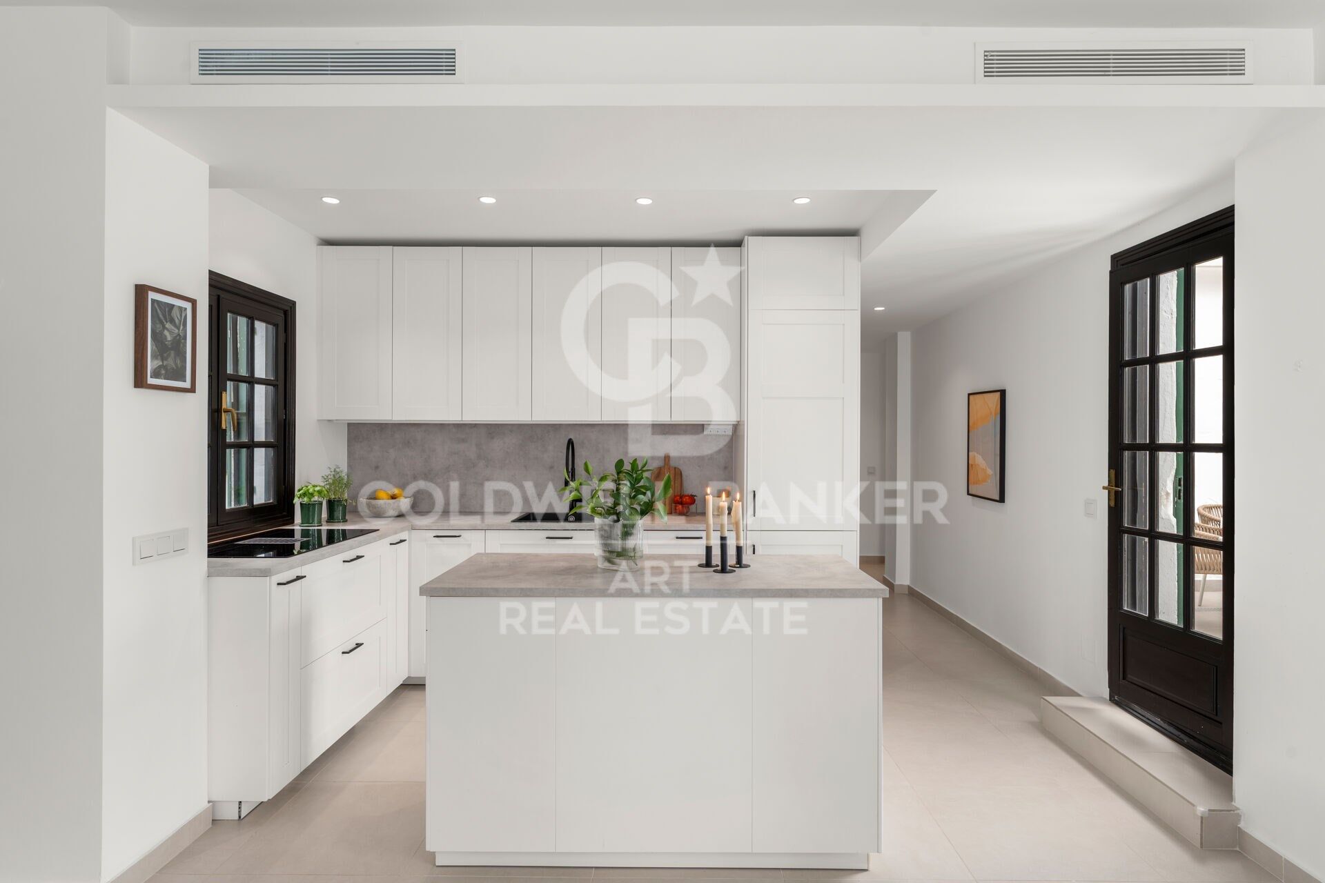 Appartement entièrement rénové avec un emplacement privilégié à Nueva Andalucía