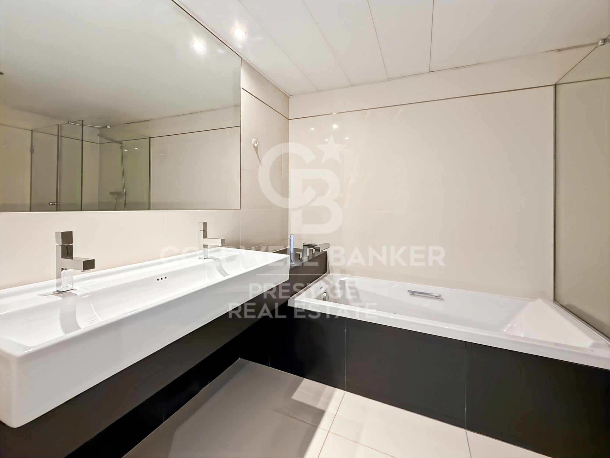 Luxury Duplex Penthouse with Private Pool on the Seafront