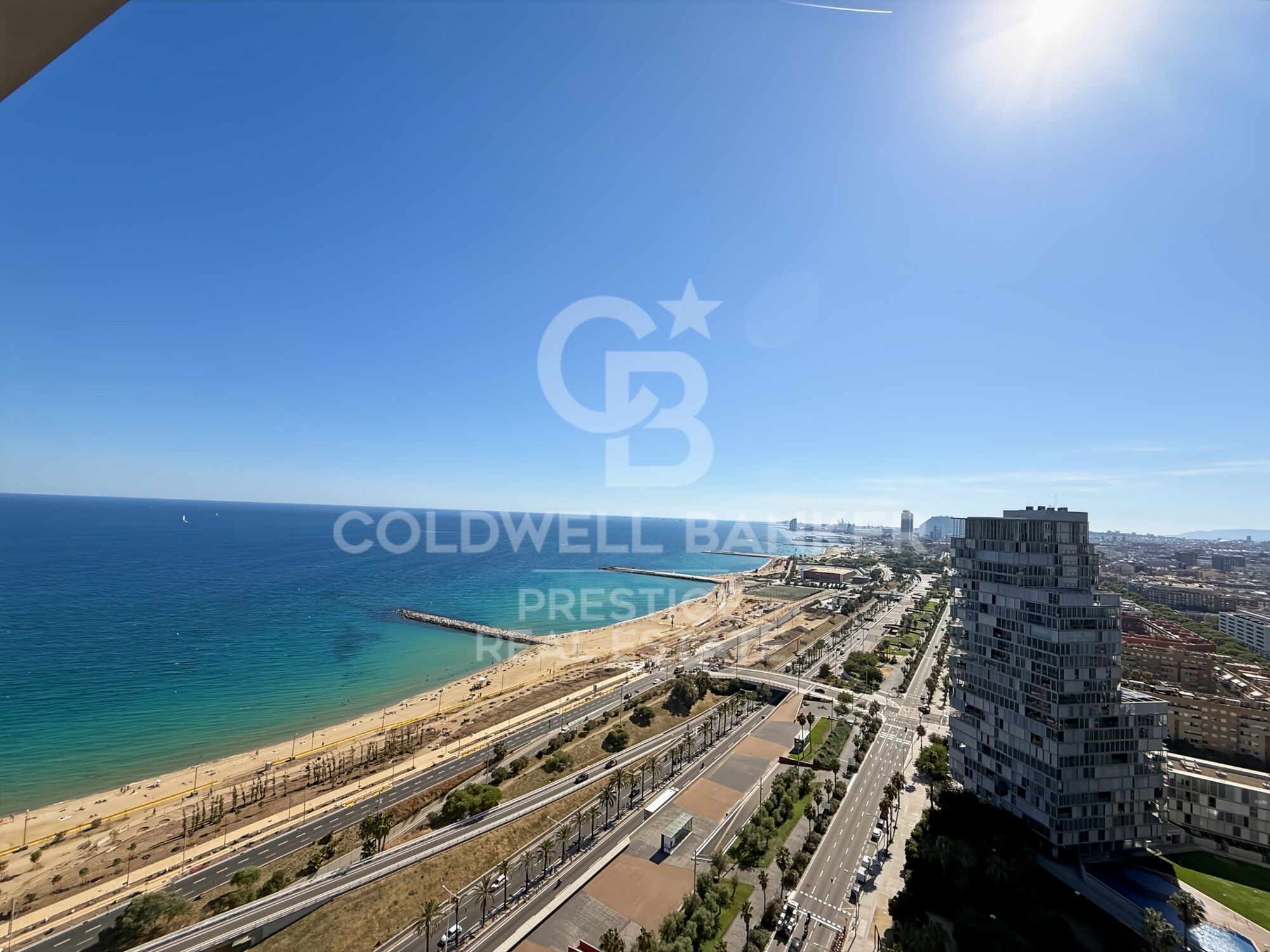 Luxus-Duplex-Penthouse mit privatem Pool direkt am Meer