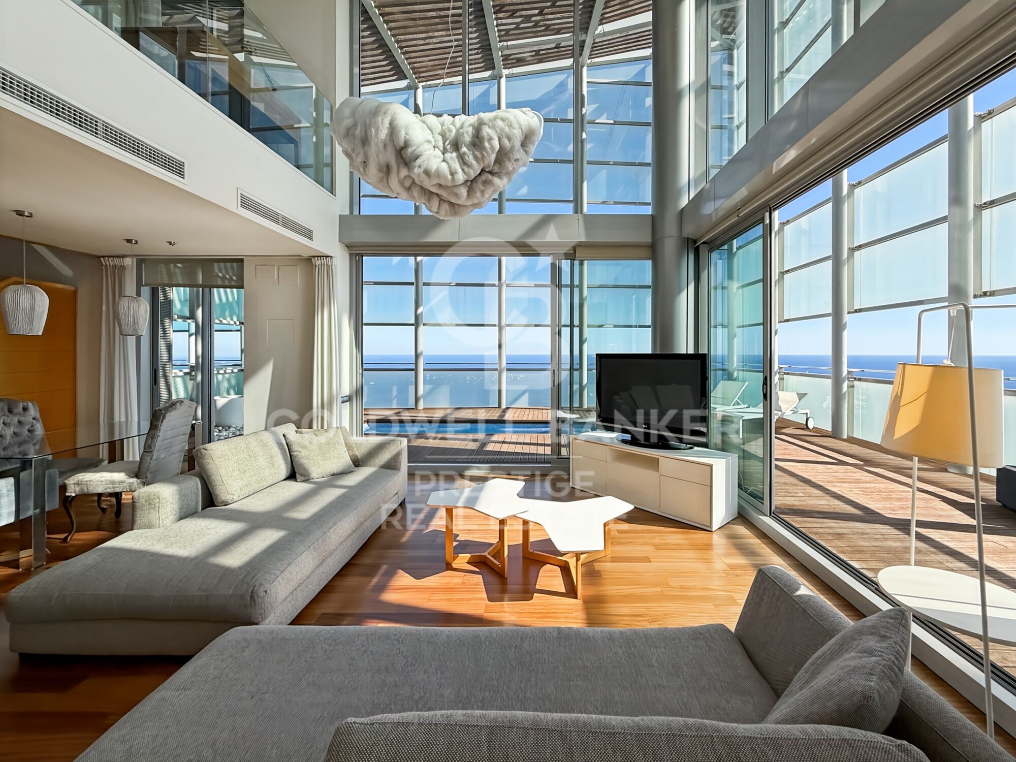 Luxus-Duplex-Penthouse mit privatem Pool direkt am Meer