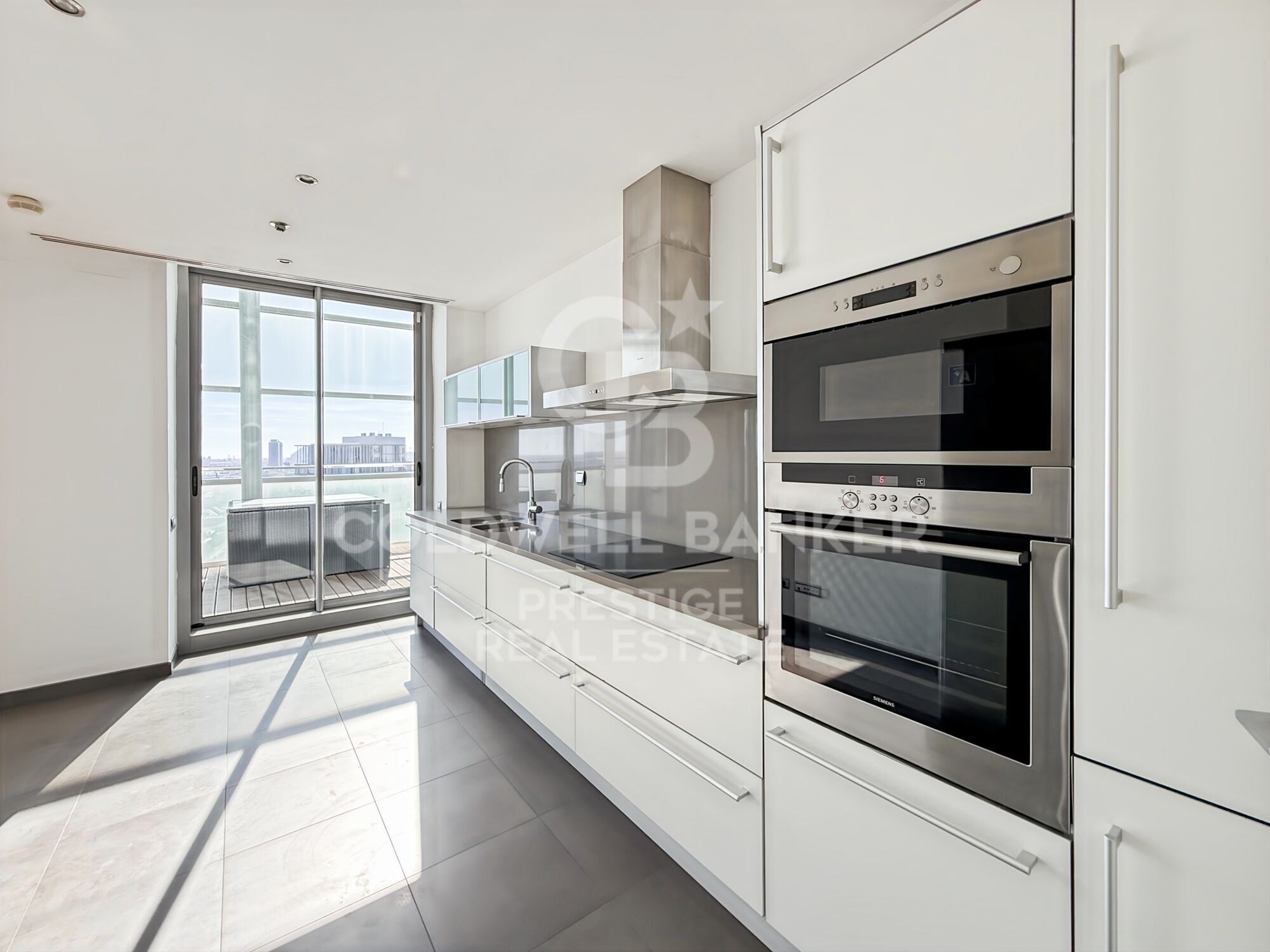 Luxus-Duplex-Penthouse mit privatem Pool direkt am Meer