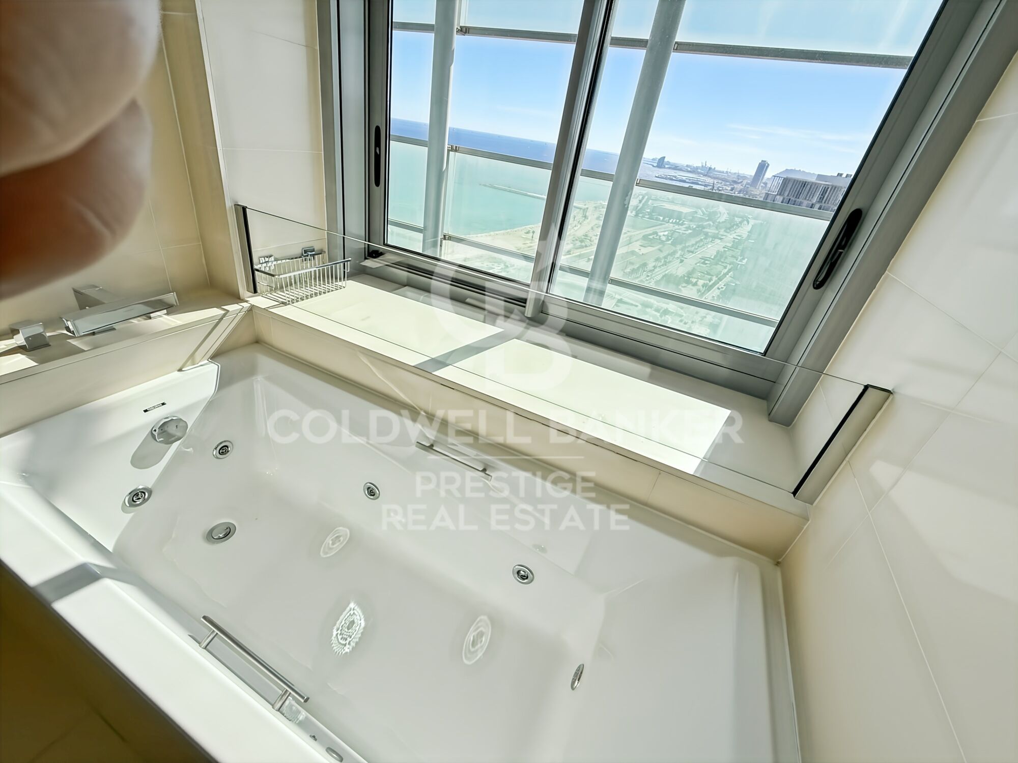 Luxus-Duplex-Penthouse mit privatem Pool direkt am Meer