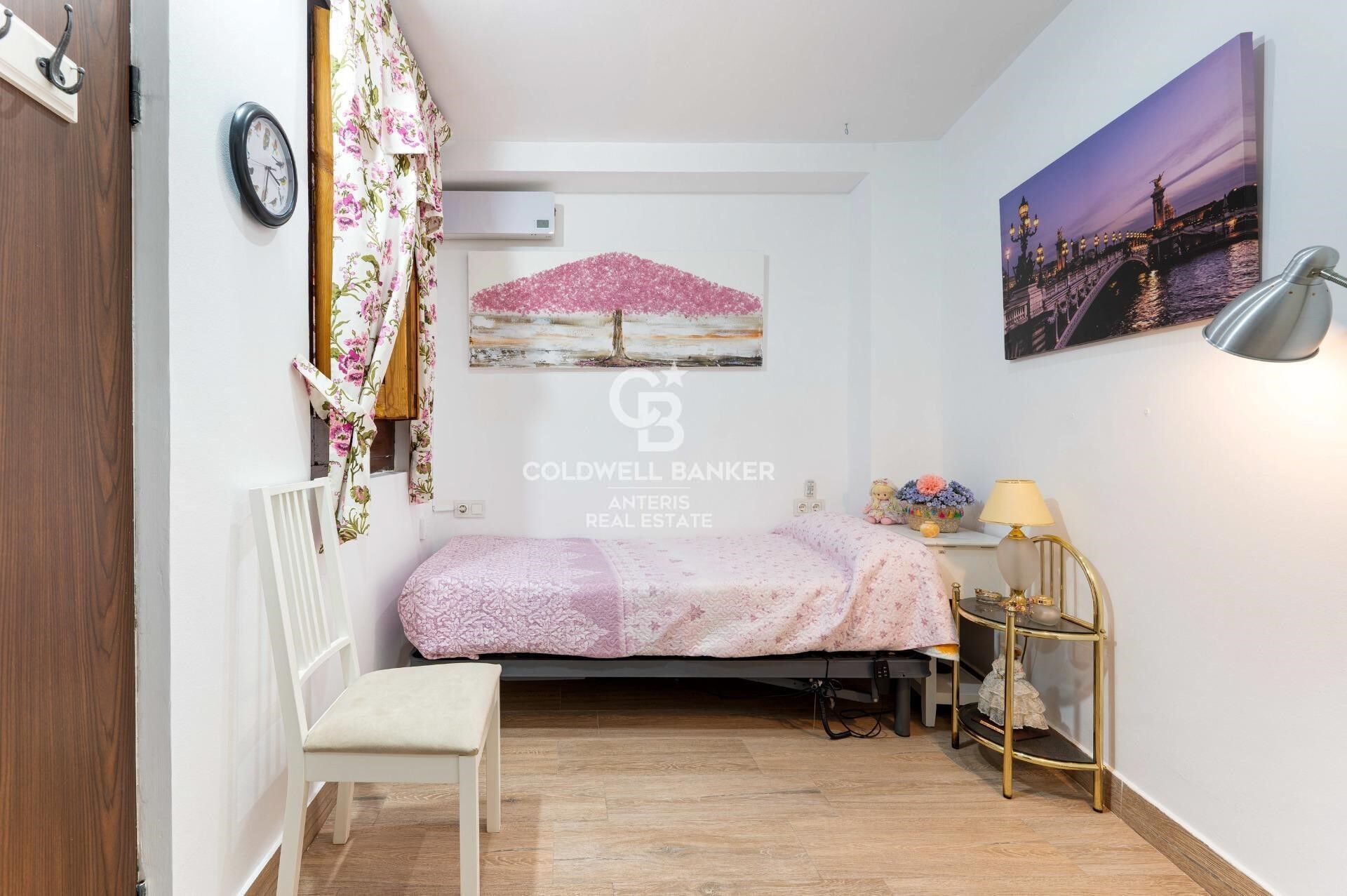 Tríplex de 200 m² con dos terrazas privadas y ascensor en finca regia junto a Montjuïc