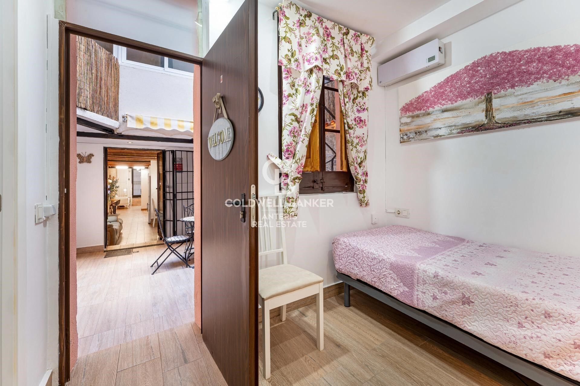Tríplex de 200 m² con dos terrazas privadas y ascensor en finca regia junto a Montjuïc
