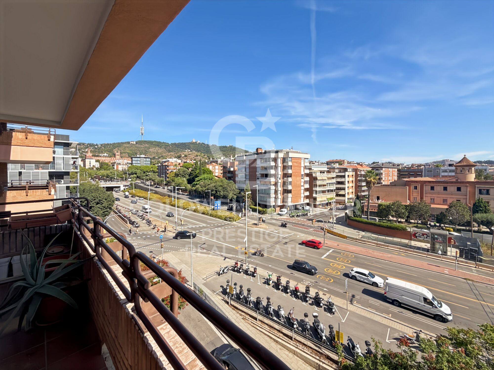 Apartment for rent with terrace on Via Augusta