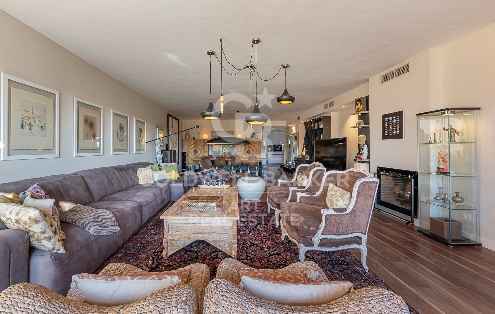 Espectacular ático dúplex con vistas abiertas en Estepona