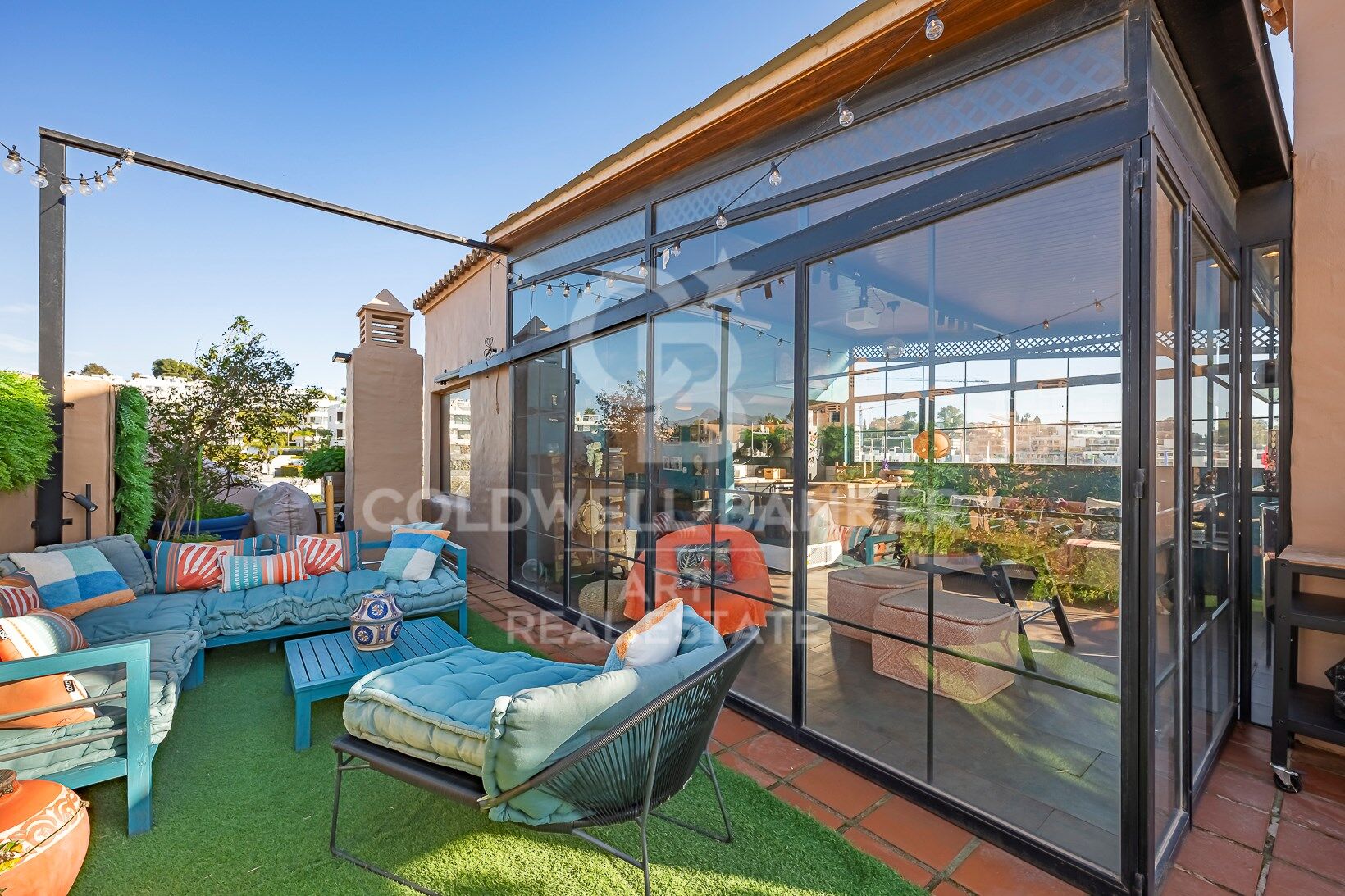 Espectacular ático dúplex con vistas abiertas en Estepona