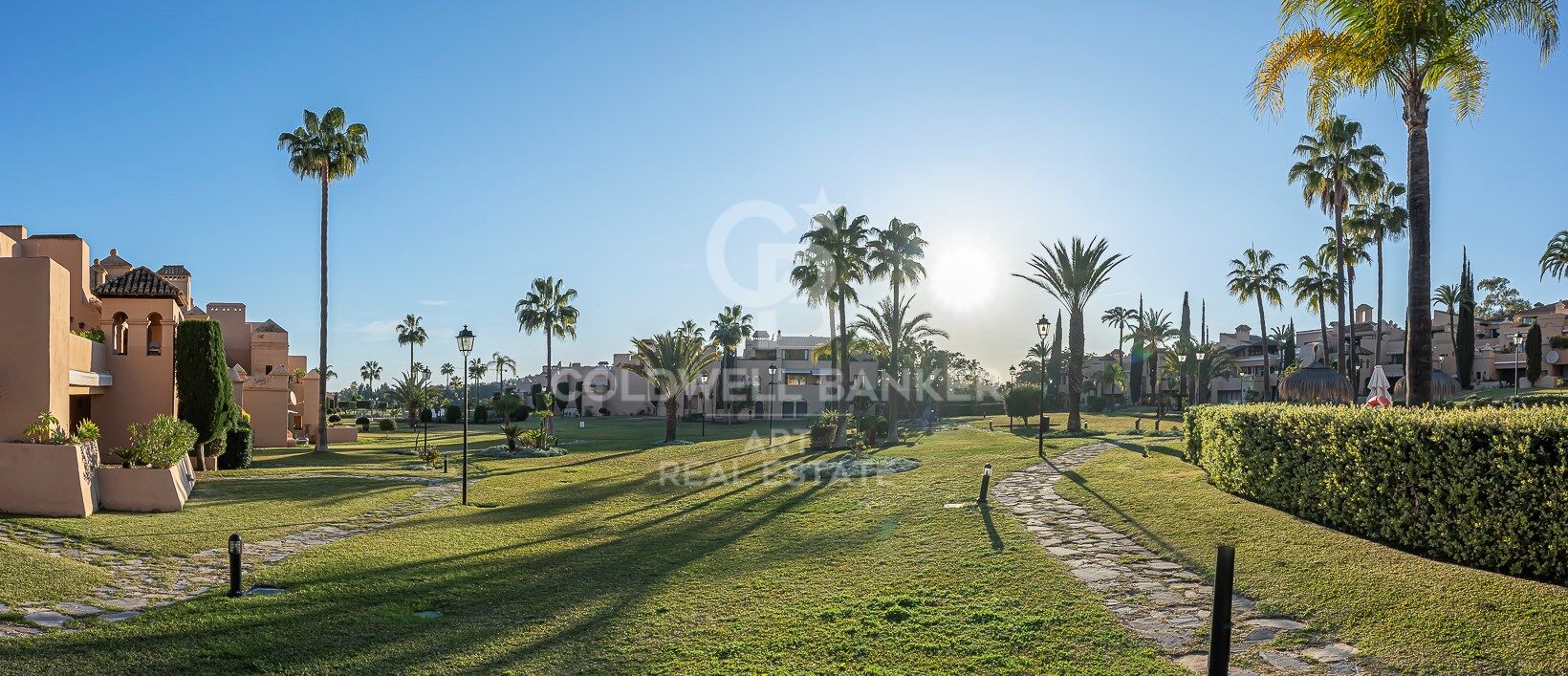 Espectacular ático dúplex con vistas abiertas en Estepona