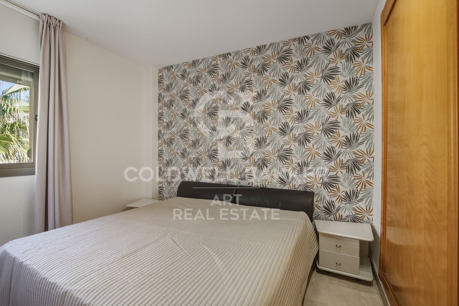 2 bedroom penthouse with stunning panoramic sea views in Benahavís