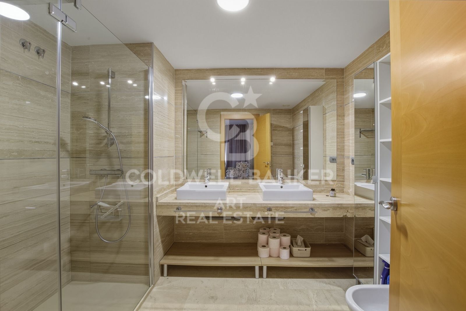 2 bedroom penthouse with stunning panoramic sea views in Benahavís