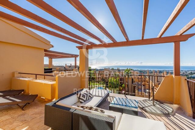 Penthouse de 2 chambres avec vue panoramique sur la mer à Benahavís