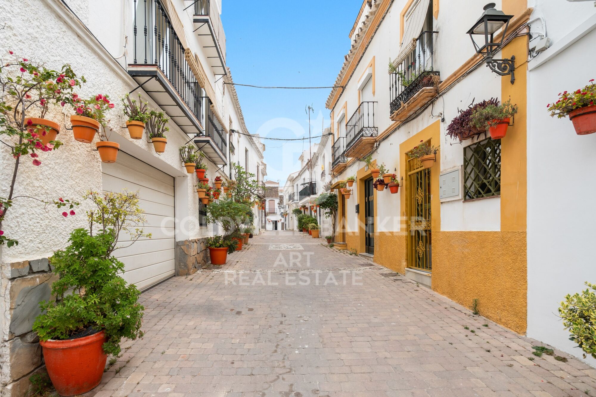 Casa adosada completamente renovada en el casco antiguo de Estepona