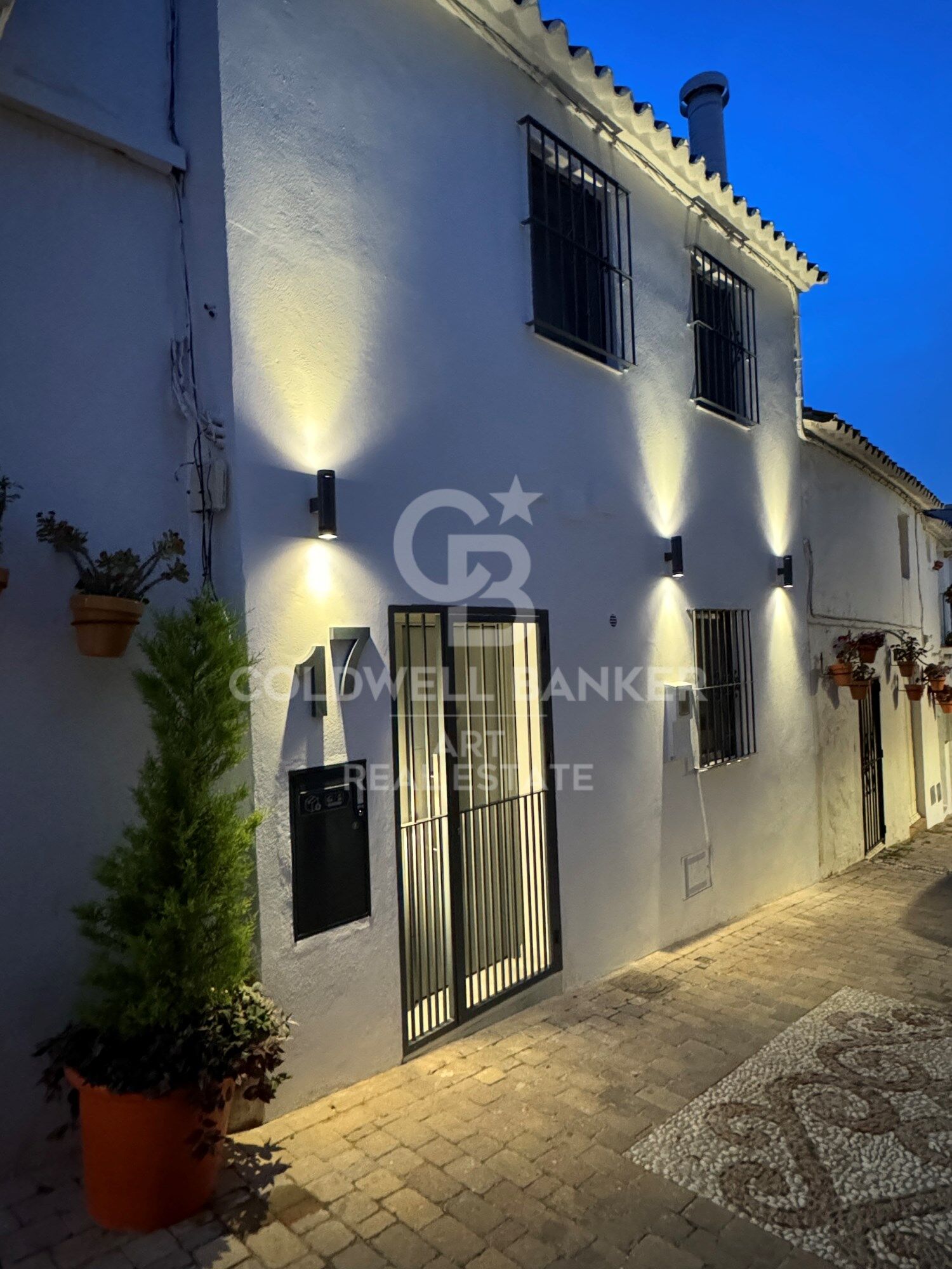 Casa adosada completamente renovada en el casco antiguo de Estepona